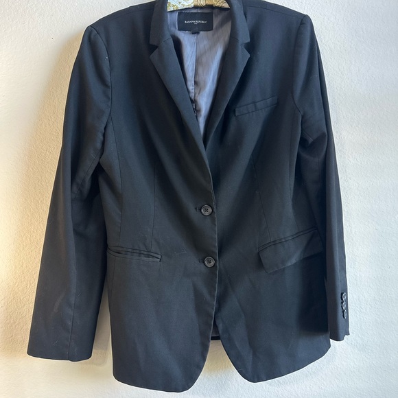 Banana Republic Jackets & Blazers - Banana Republic Black Women's Two-Button Blazer